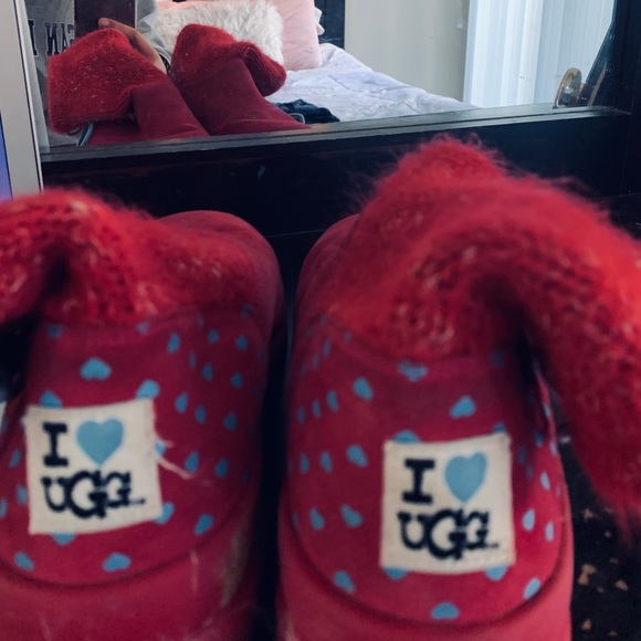 PINK uggs - Picture 1 of 3